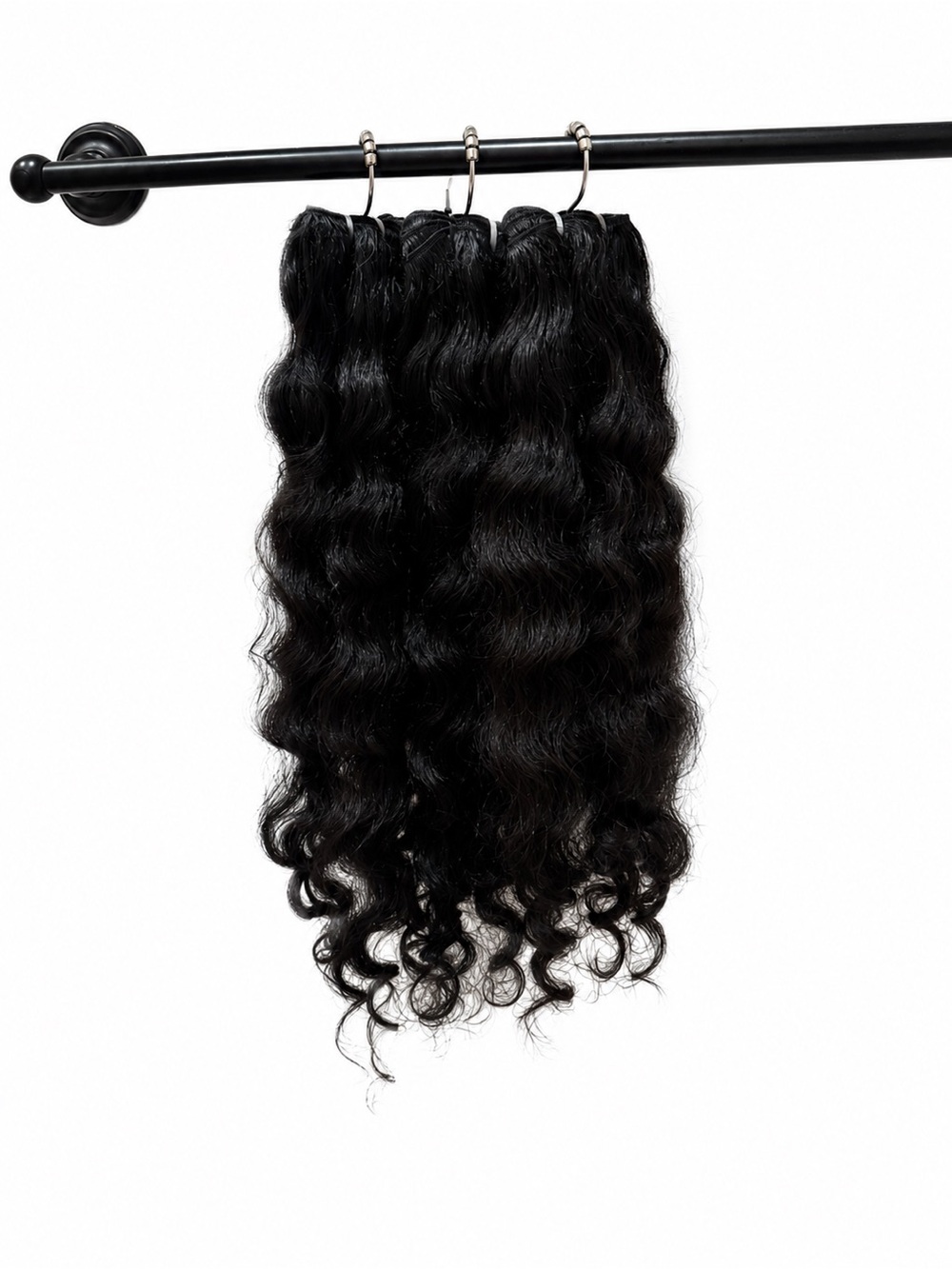 Raw Indian curly bundles 🤎
3 bundles 24” and 26”. Never Worn